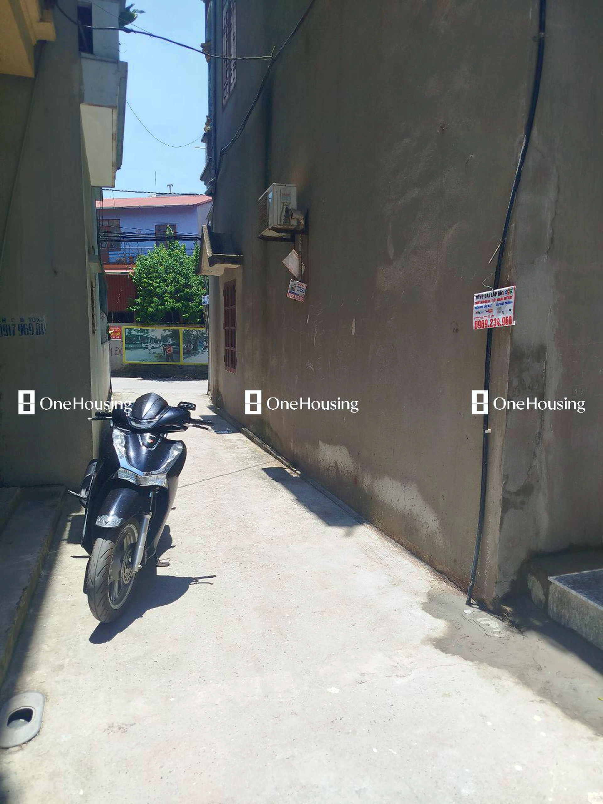 Nhà mặt ngõ cách Nguyễn Văn Linh 50m, P. Thạch Bàn, Q. Long Biên, TP. Hà Nội
