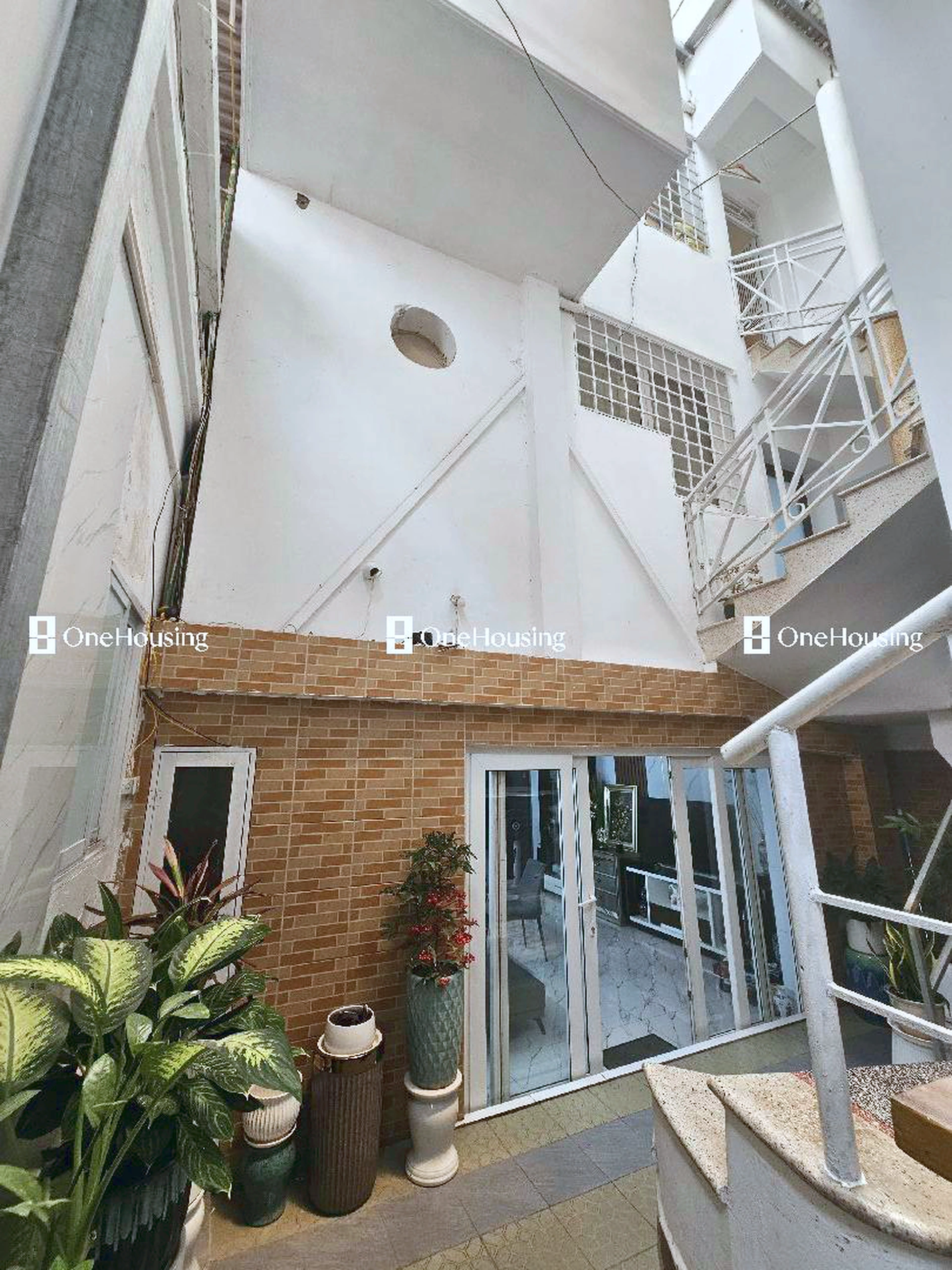 Nhà mặt phố Lạc Long Quân, P. Nghĩa Đô, Q. Cầu Giấy, TP. Hà Nội