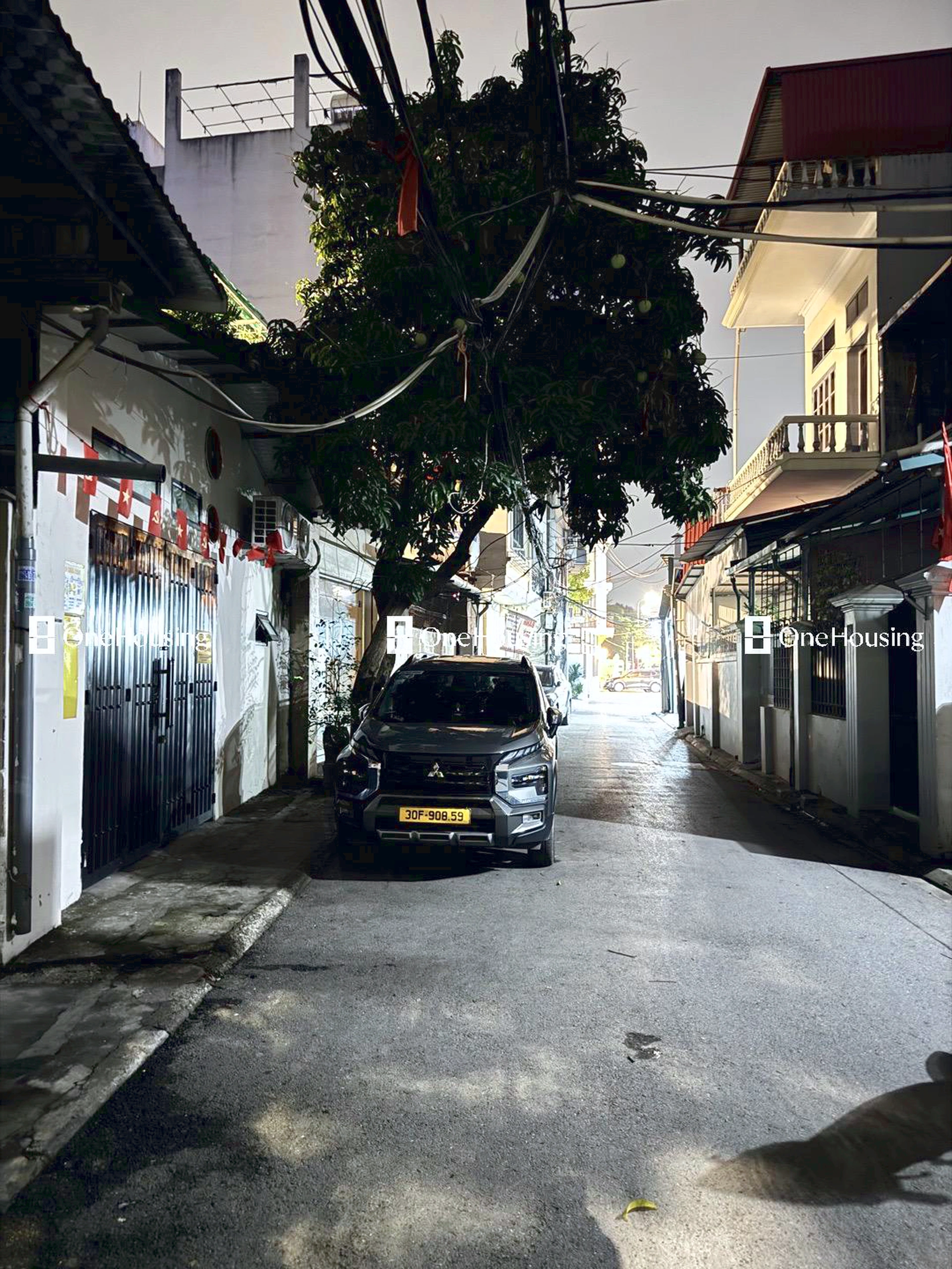 Nhà mặt ngõ cách Nguyễn Văn Cừ 20m, P. Bồ Đề, Q. Long Biên, TP. Hà Nội