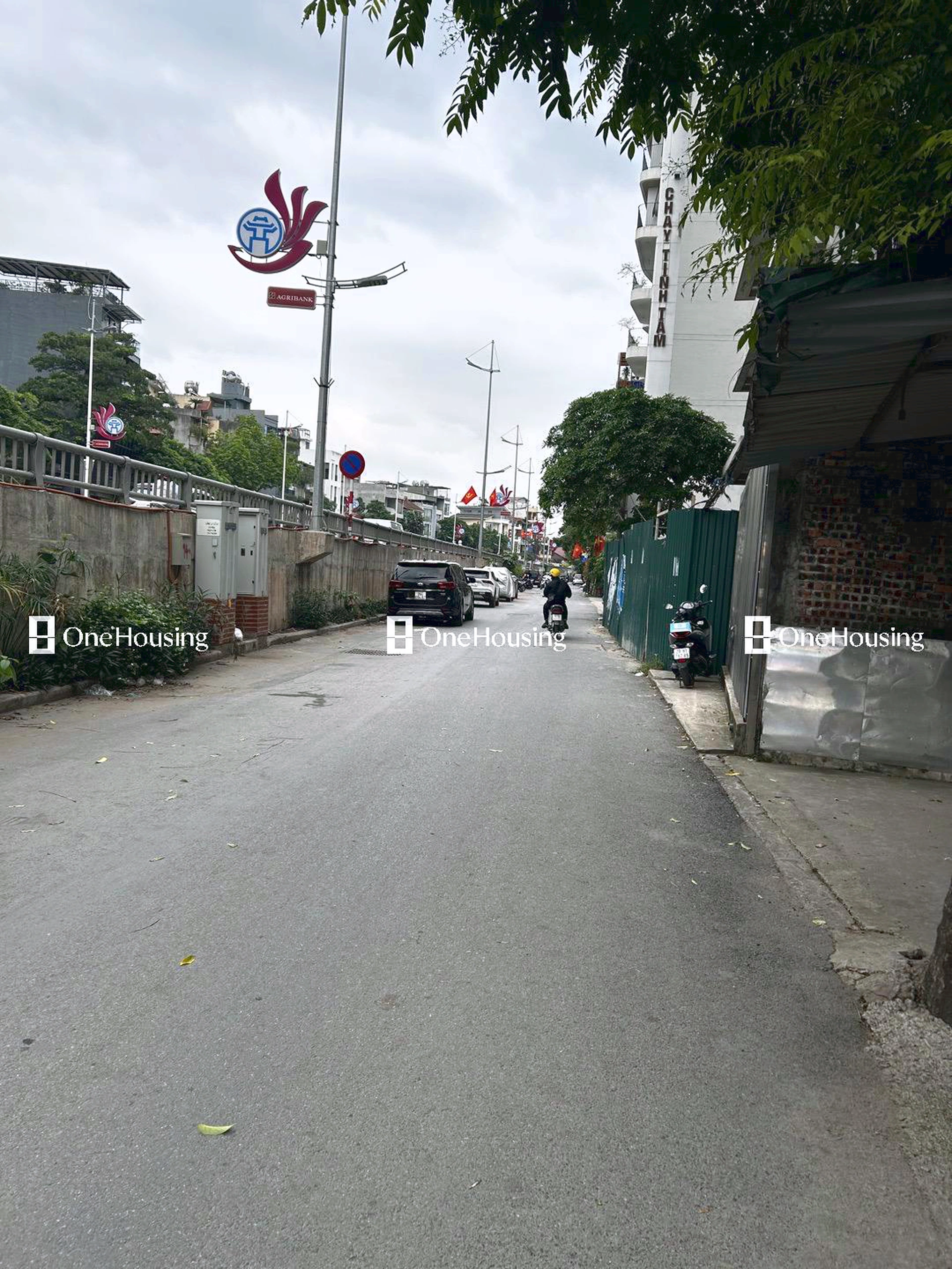 Nhà mặt phố Âu Cơ (đường gom chân đê), P. Nhật Tân, Q. Tây Hồ, TP. Hà Nội