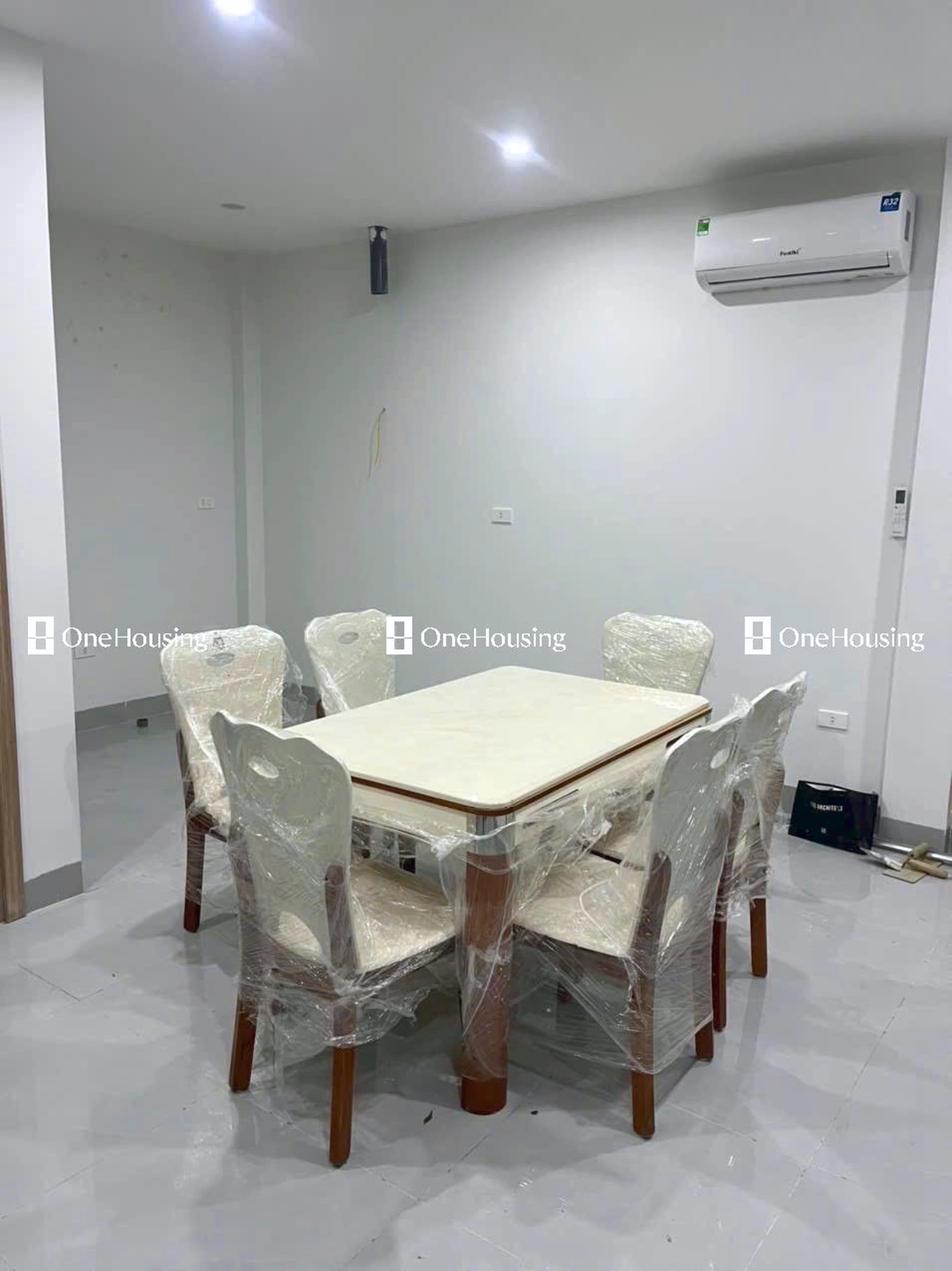 Nhà mặt ngõ cách Dương Quảng Hàm 100m, P. Dịch Vọng, Q. Cầu Giấy, TP. Hà Nội