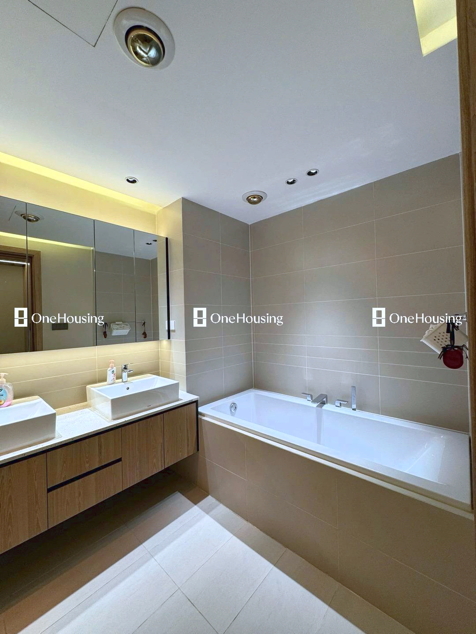 Nhà mặt phố Lạc Long Quân, P. Phú Thượng, Q. Tây Hồ, TP. Hà Nội