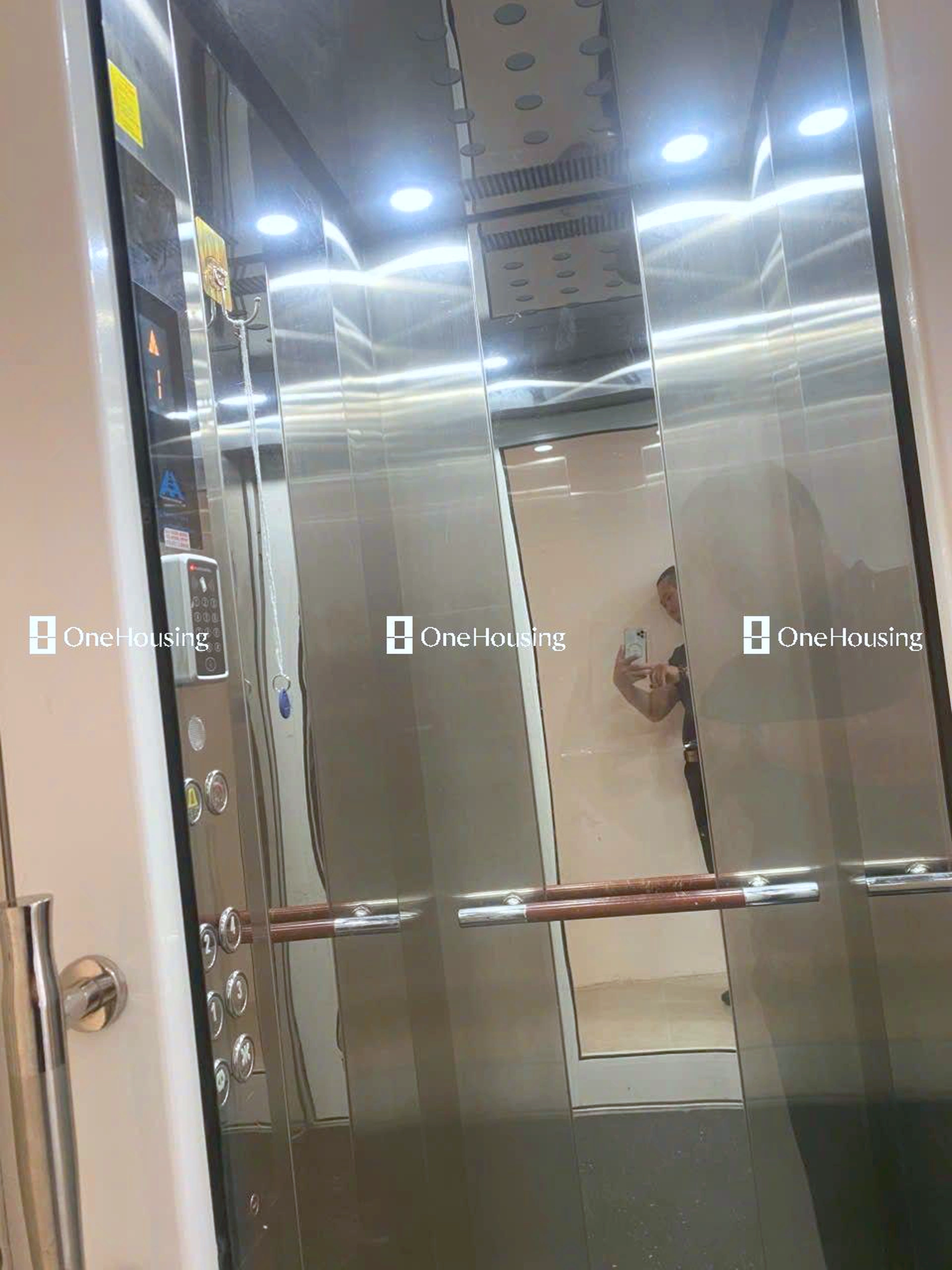 Nhà mặt ngõ cách Thợ Nhuộm 10m, P. Trần Hưng Đạo, Q. Hoàn Kiếm, TP. Hà Nội