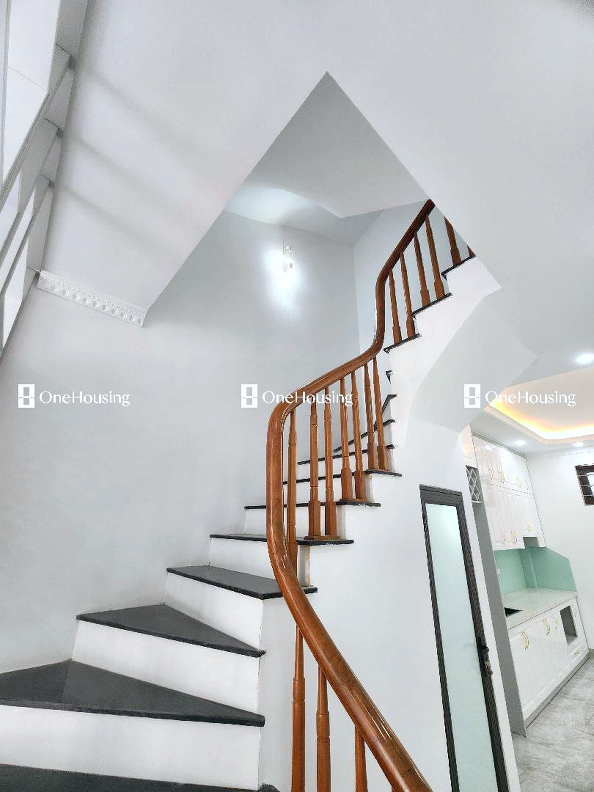 Nhà mặt ngõ cách Nguyễn Văn Linh 100m, P. Thạch Bàn, Q. Long Biên, TP. Hà Nội