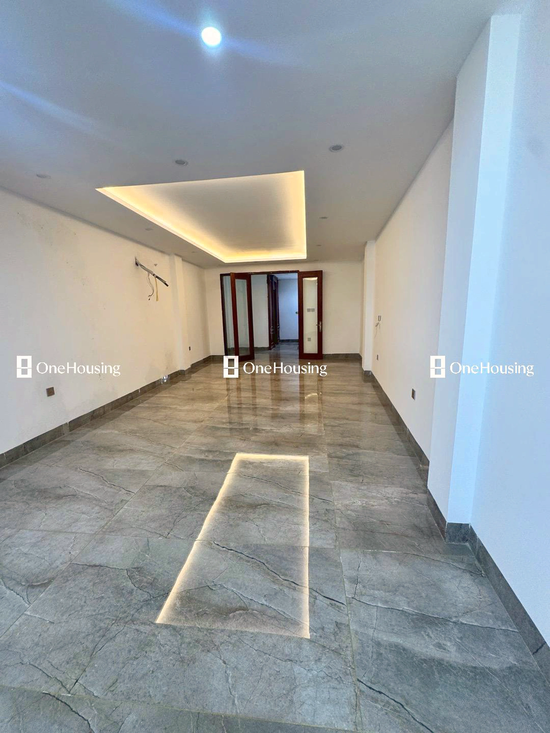 Nhà mặt phố Lạc Long Quân, P. Nghĩa Đô, Q. Cầu Giấy, TP. Hà Nội