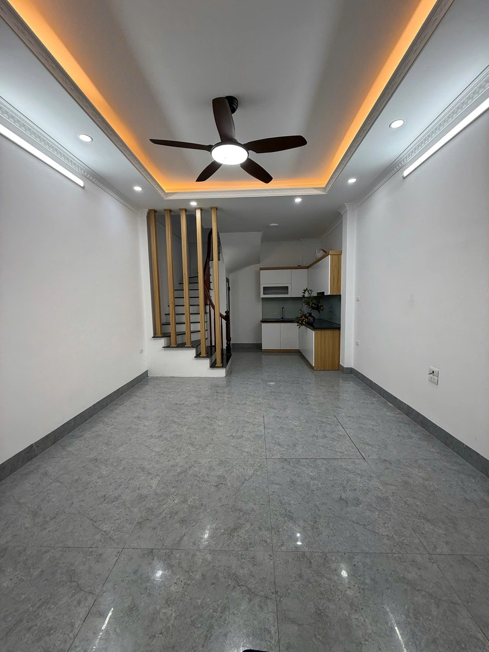 Nhà mặt ngõ cách Kim Quan Thượng 10m, P. Việt Hưng, Q. Long Biên, TP. Hà Nội