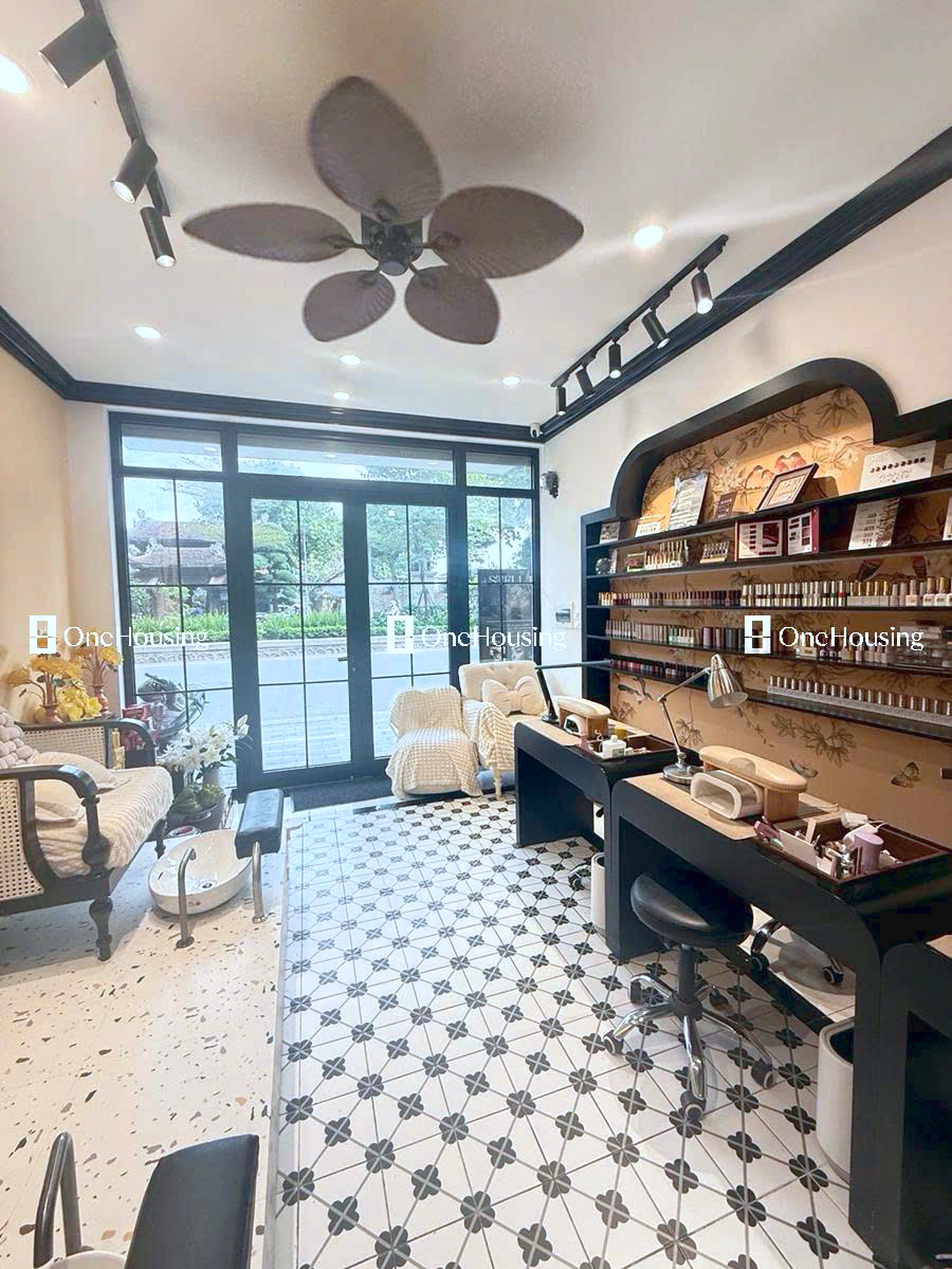 Nhà mặt phố Lạc Long Quân, P. Xuân La, Q. Tây Hồ, TP. Hà Nội