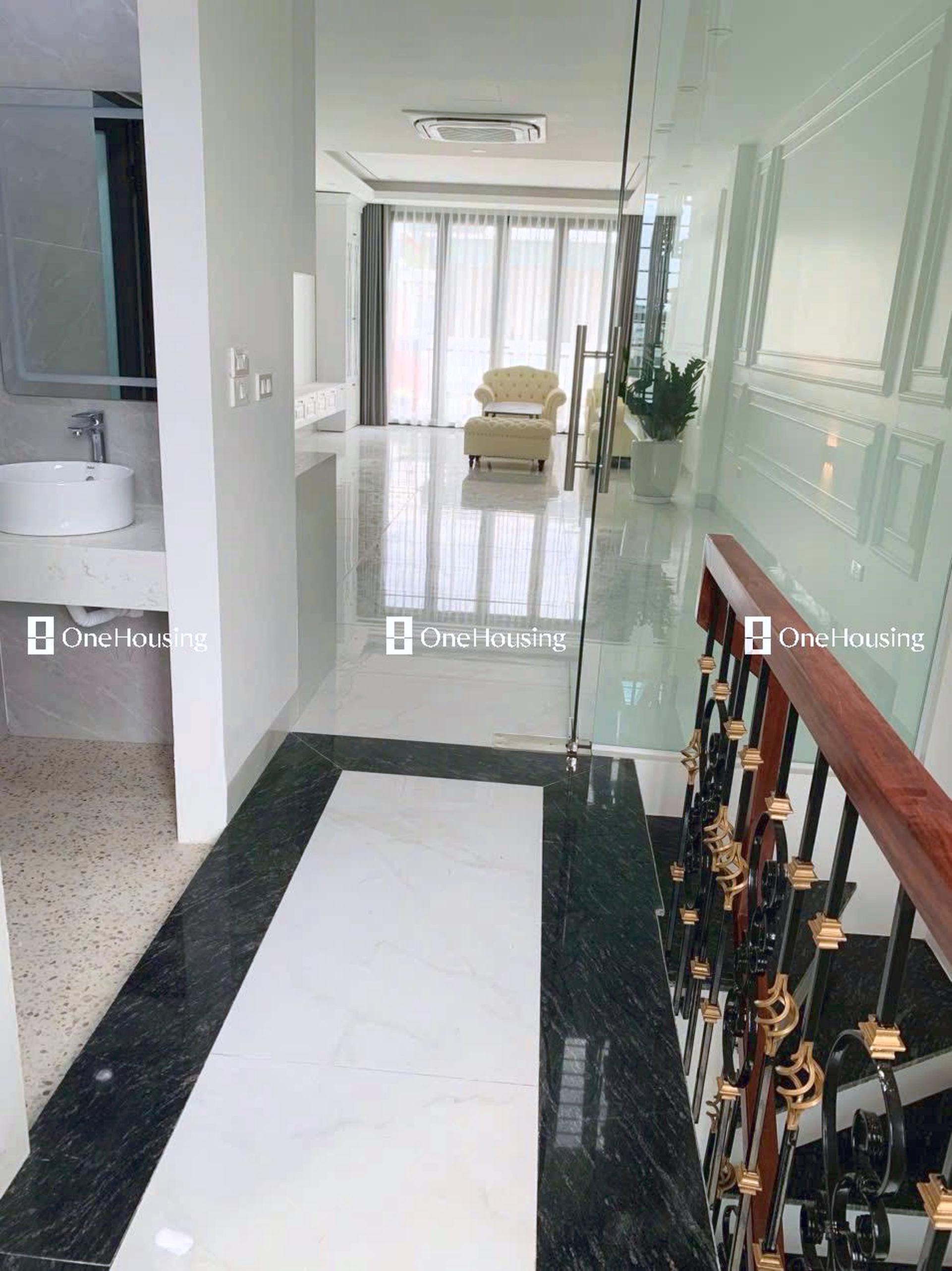 Nhà mặt ngõ cách Nguyễn Thời Trung 20m, P. Long Biên, Q. Long Biên, TP. Hà Nội