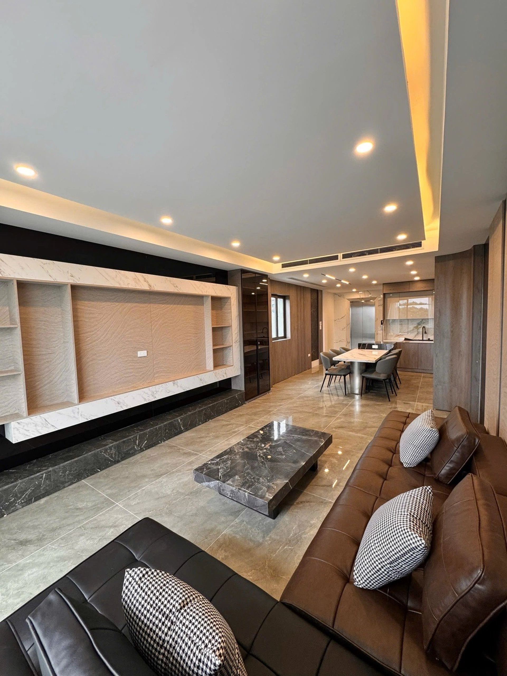 Nhà mặt phố Hoa Lâm, P. Việt Hưng, Q. Long Biên, TP. Hà Nội