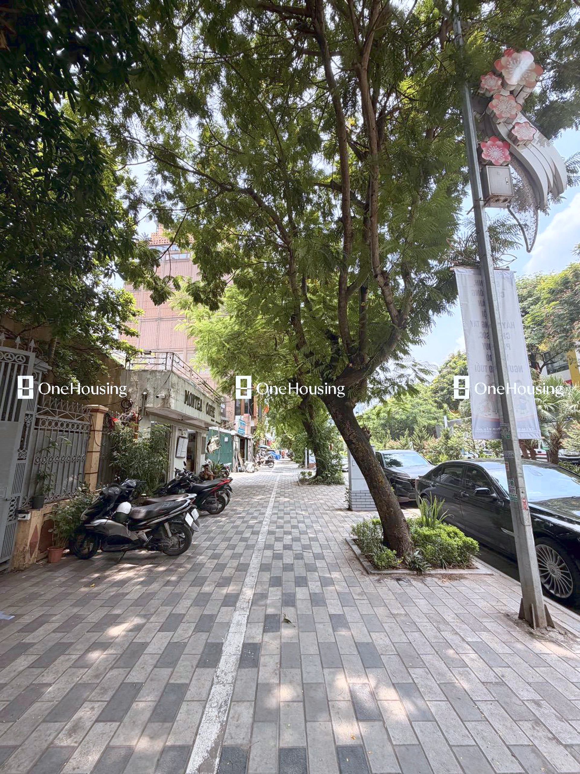 Nhà mặt phố Lạc Long Quân, P. Nhật Tân, Q. Tây Hồ, TP. Hà Nội