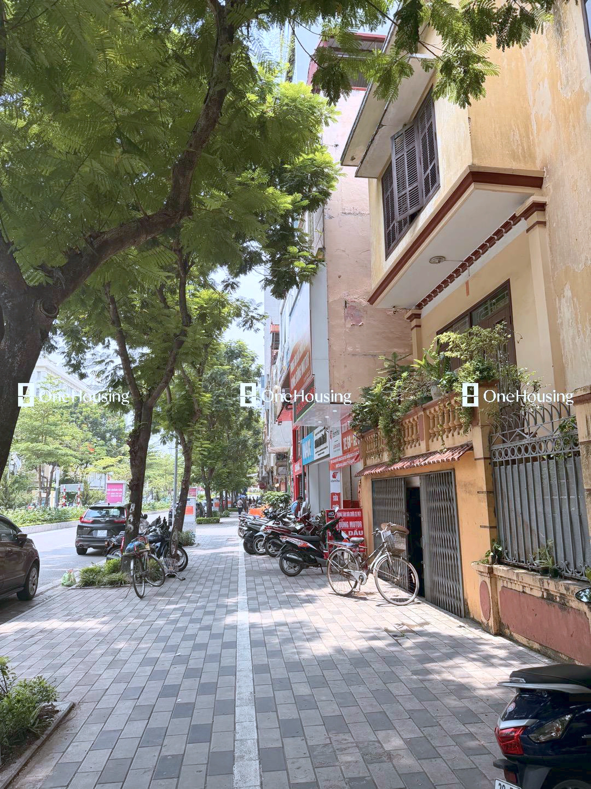 Nhà mặt phố Lạc Long Quân, P. Nhật Tân, Q. Tây Hồ, TP. Hà Nội