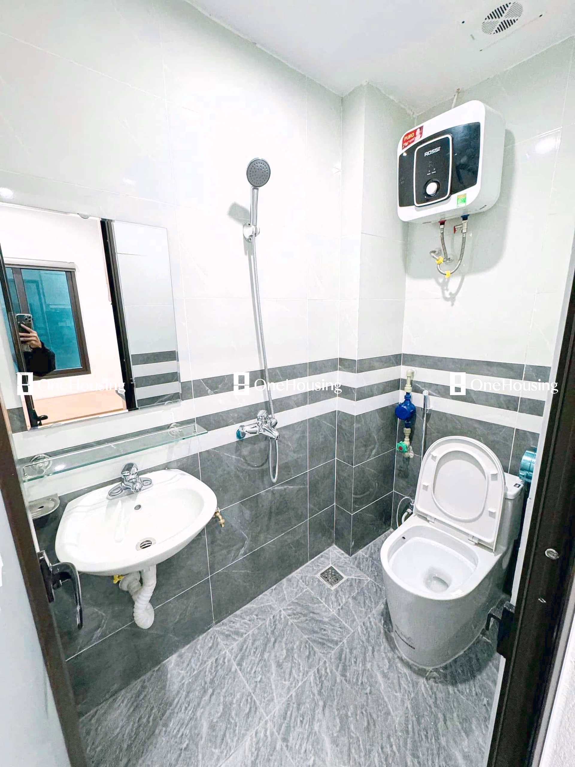 Nhà mặt ngõ cách Nguyễn Đình Hoàn 60m, P. Nghĩa Đô, Q. Cầu Giấy, TP. Hà Nội