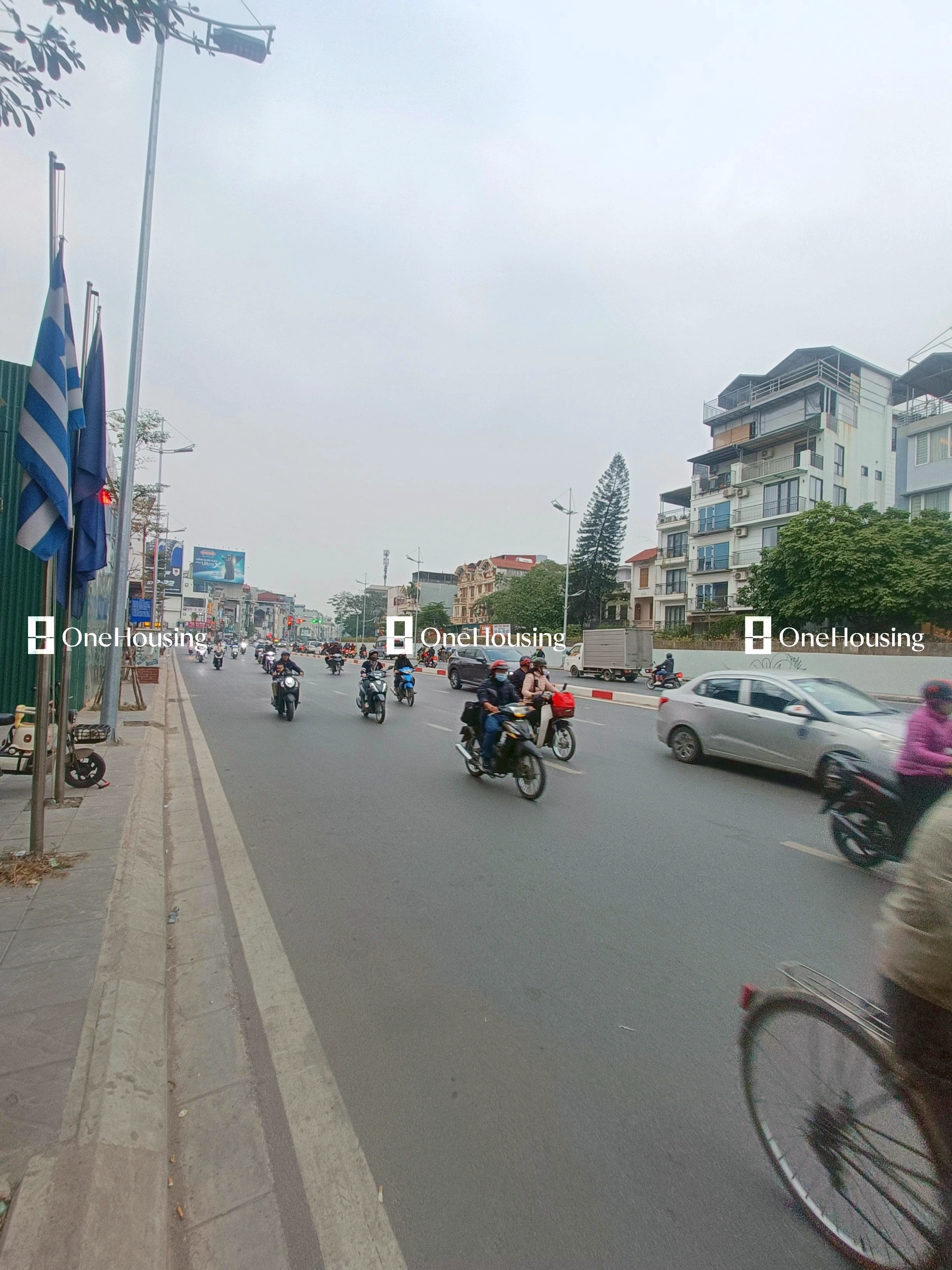 Nhà mặt phố Âu Cơ (đường gom chân đê), P. Quảng An, Q. Tây Hồ, TP. Hà Nội