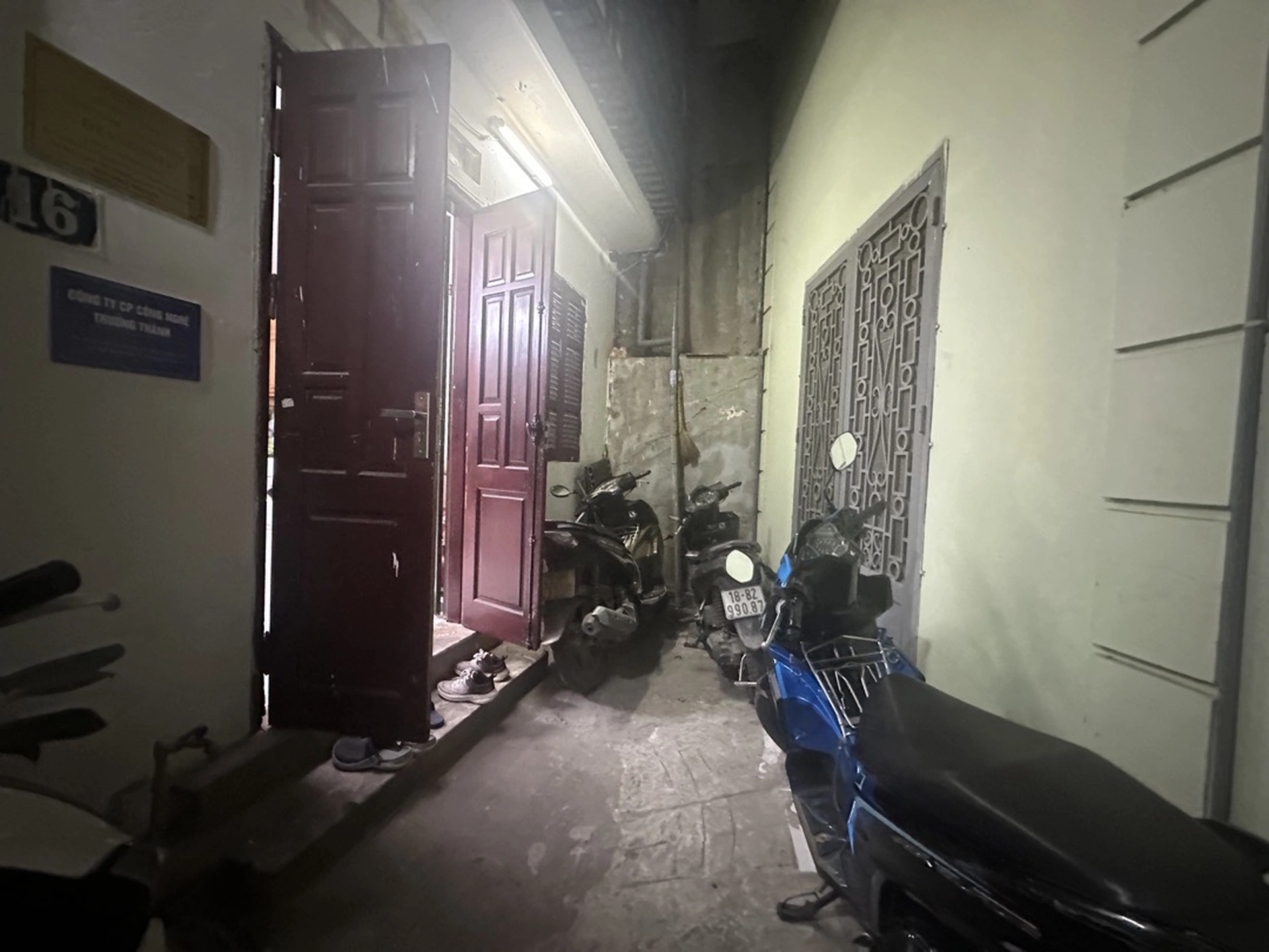 Nhà mặt ngõ cách Dương Quảng Hàm 100m, P. Quan Hoa, Q. Cầu Giấy, TP. Hà Nội